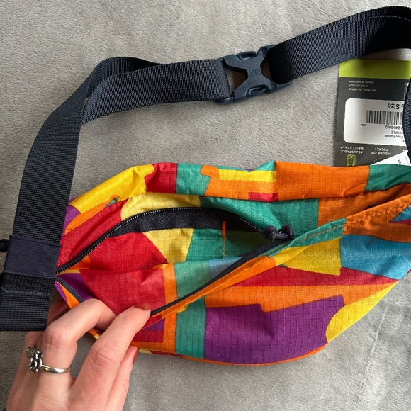 NWT REI Pride Rainbow Trail 2 Fanny Hip Pack - Picture 4 of 8